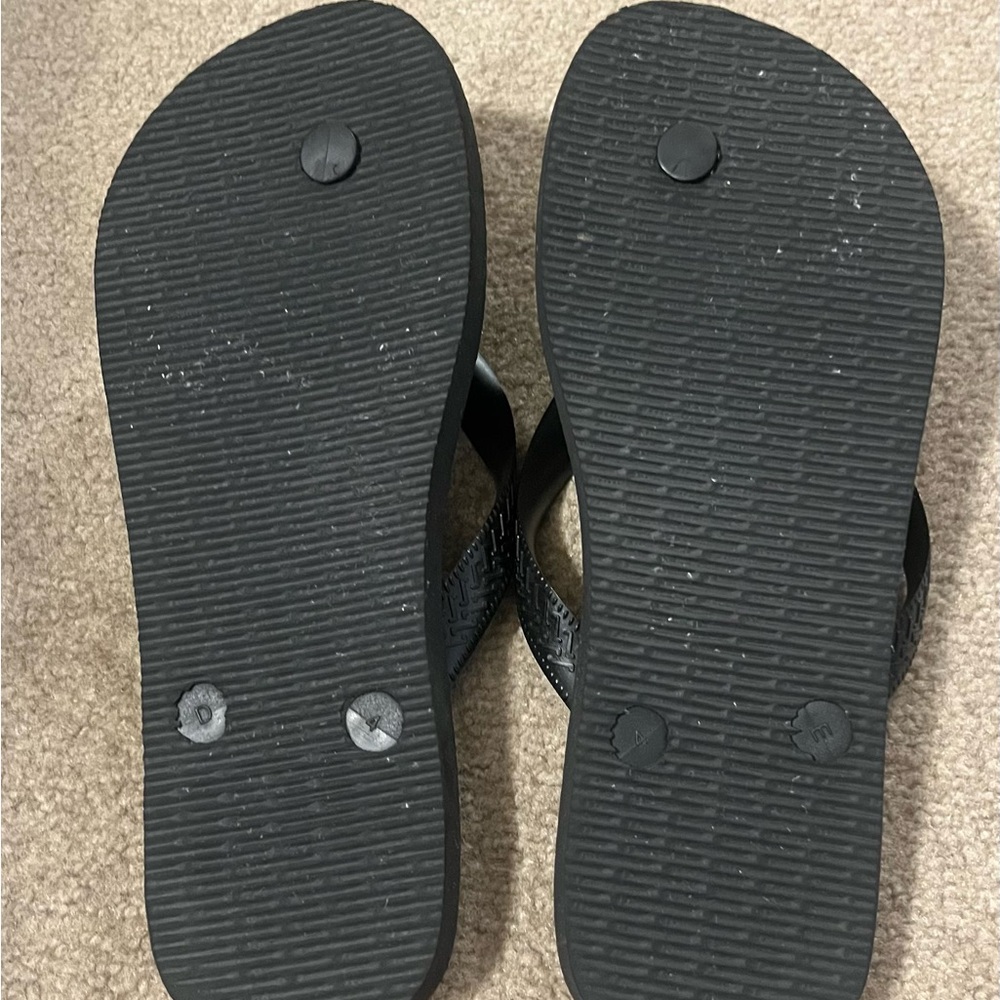 Havianas black flip flops - size 7 (37-38) - Picture 3 of 4